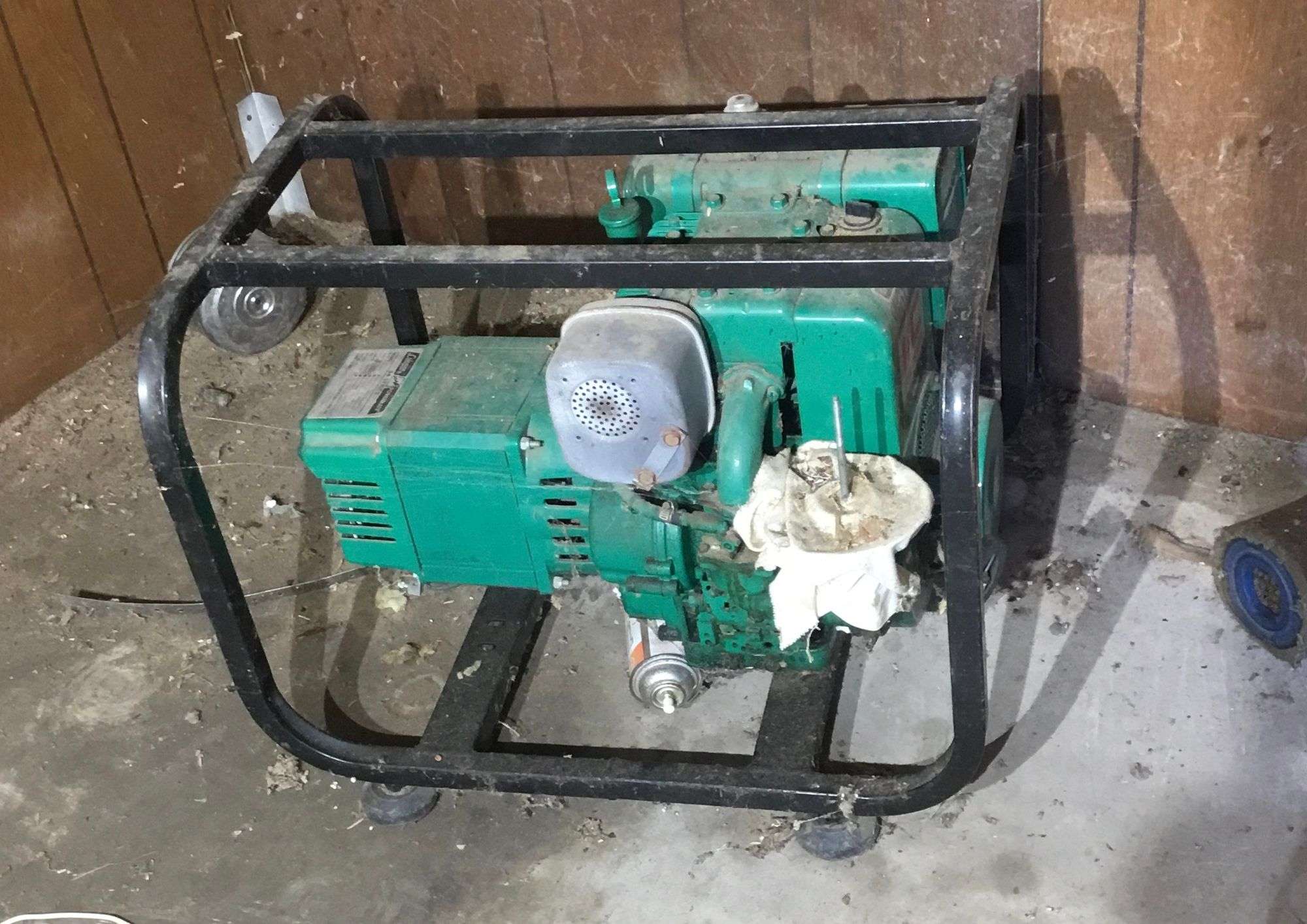 Powermate 5000 ER generator, 120/240 volt, 10 hp Tecumseh engine, engine is  free - Hamilton-Maring Auction Group, image size:2000x1414