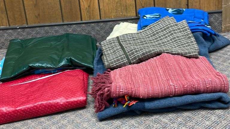 Table Clothes, Blankets + Rugs - Sherwood Auctions
