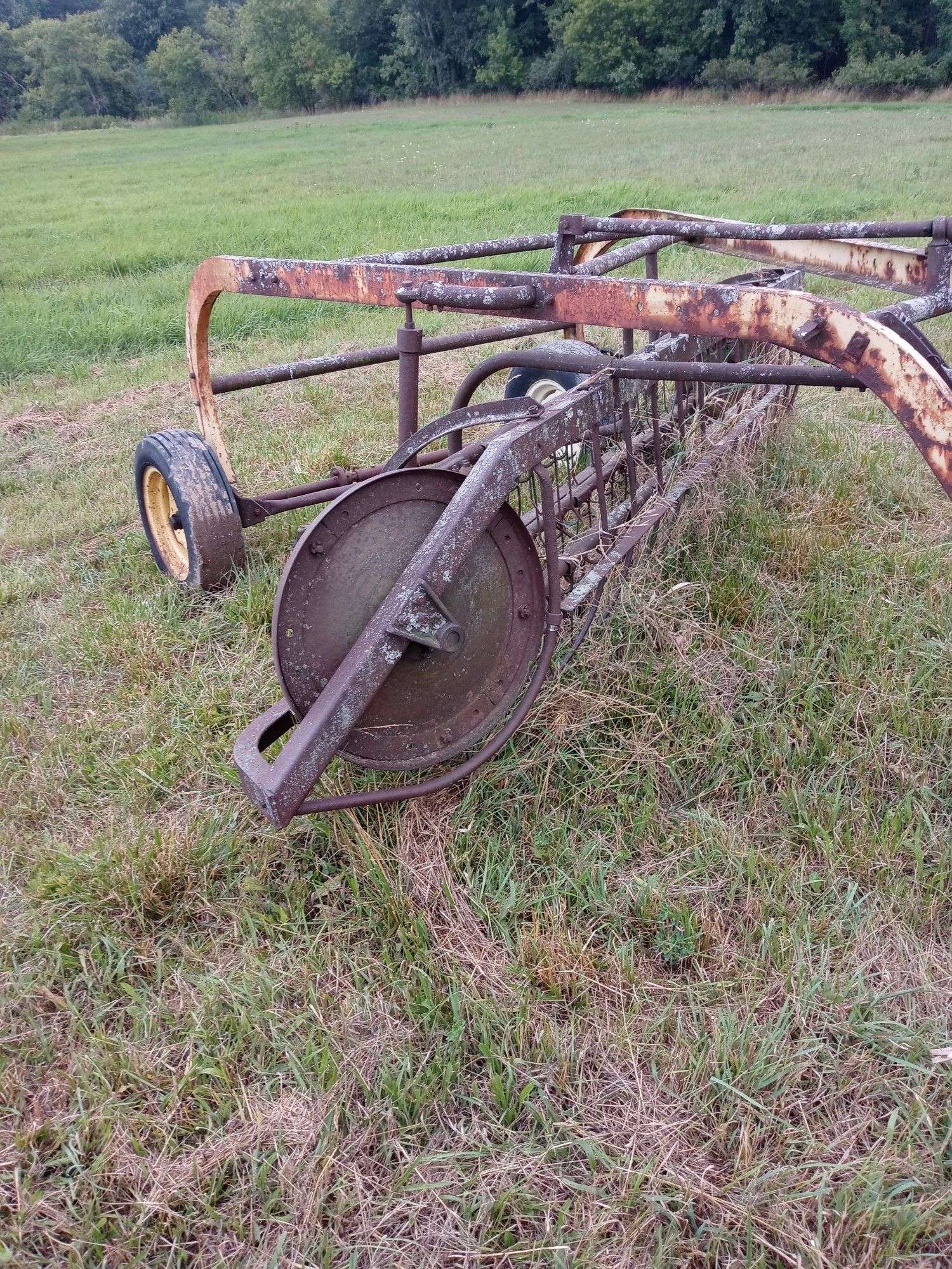 John Deere Model 896 5 Bar 9' Ground Driven Hay Rake - Sherwood Auctions, image size:1500x2000