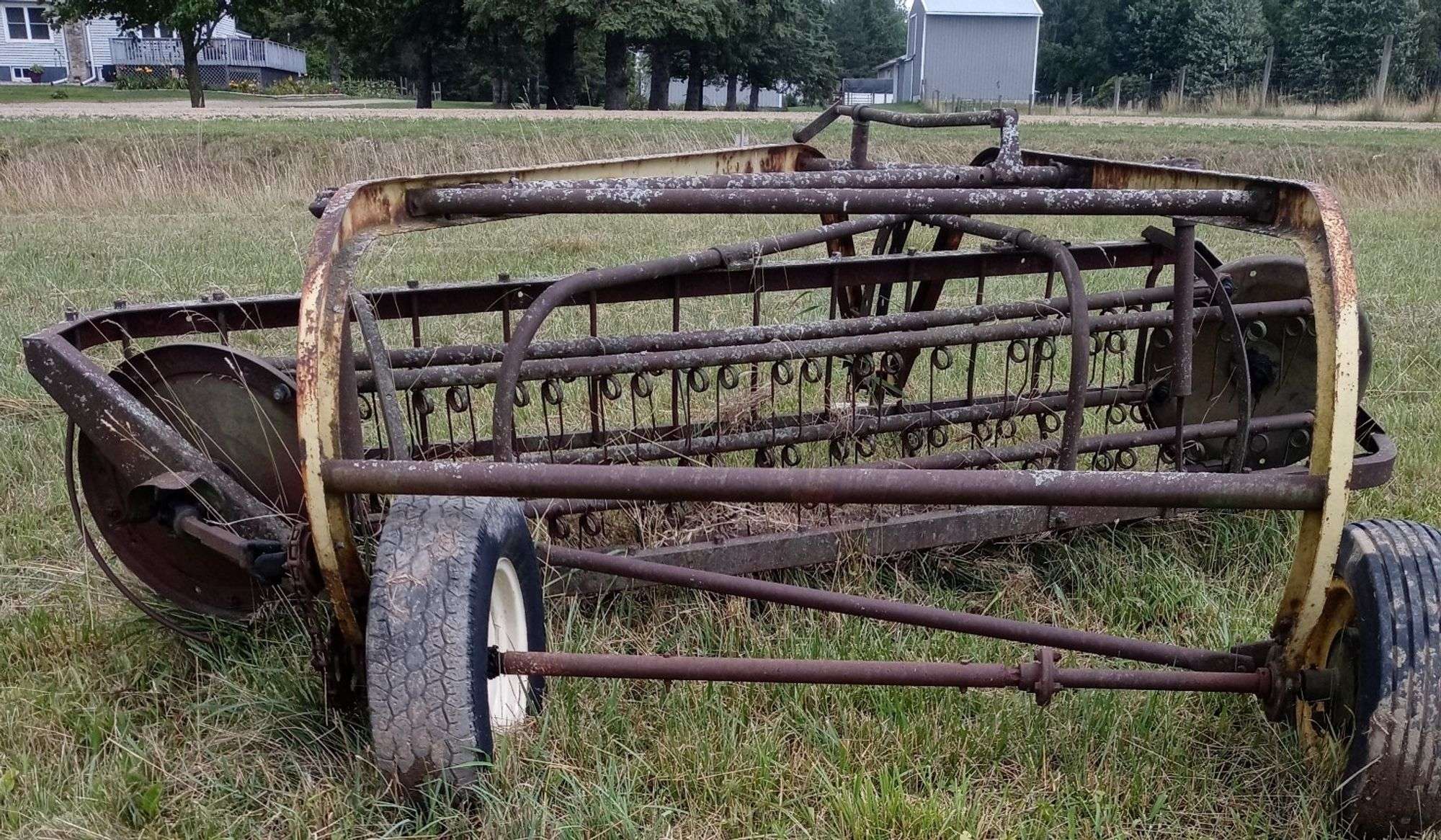 John Deere Model 896 5 Bar 9' Ground Driven Hay Rake - Sherwood Auctions, image size:2000x1166