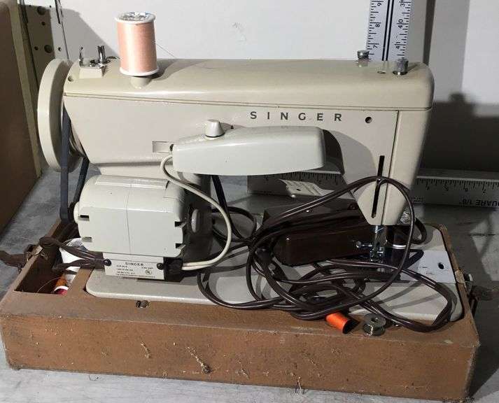 Singer Model 239 Sewing Machine w/Case - Sherwood Auctions