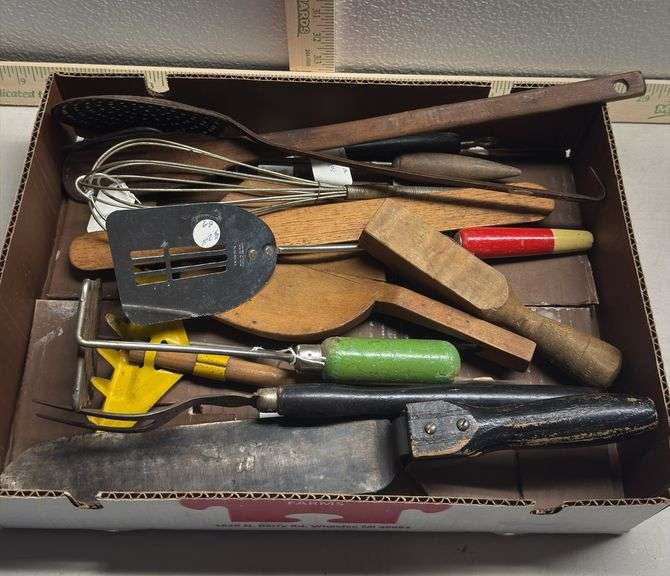 Vintage Kitchenware Collectibles