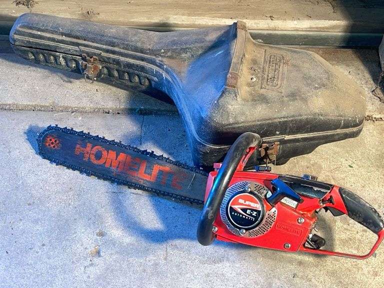 Homelite Super E-Z Automatic Chainsaw- has compression & Case