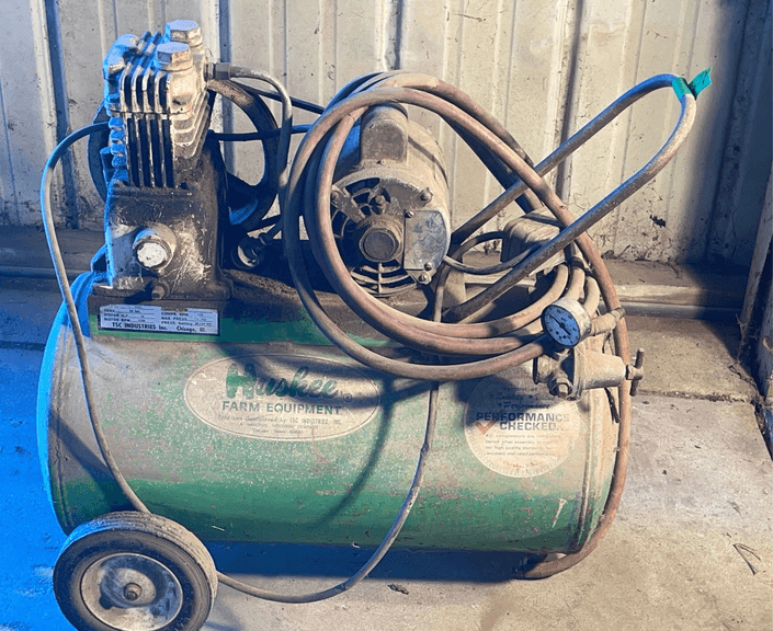 Huskee 20 gallon Air Compressor- has power & builds pressure (see video)