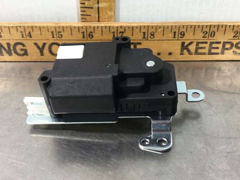 thumbnail image 2 of HVAC Blend Door Actuator For Toyota Tacoma (2001-2004) & 4Runner (2000-2002) - 8710604030 2 of 2