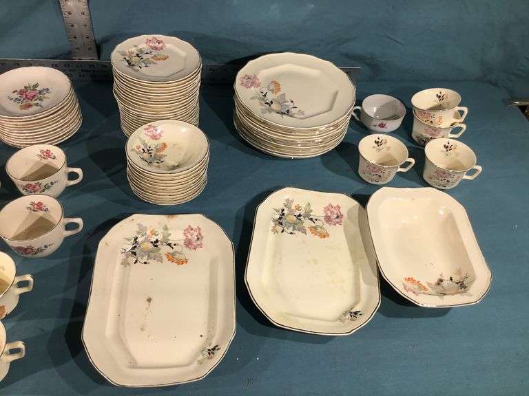 Large China Collection - Sherwood Auctions