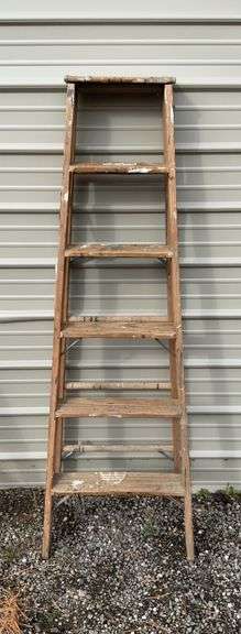 6’ Wooden Step Ladder