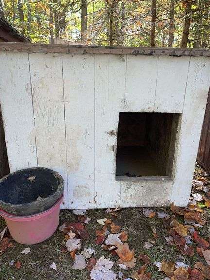 Large Dog House- 33”x40”x37”