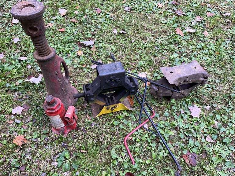 Cast Iron Simplex Antique Bottle Jack, Scissor Jacks & Small Bottle Jack