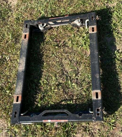 2011-2024 F250/350 Reese R-30156 OEM Puck to 5th Wheel Rail Adapter