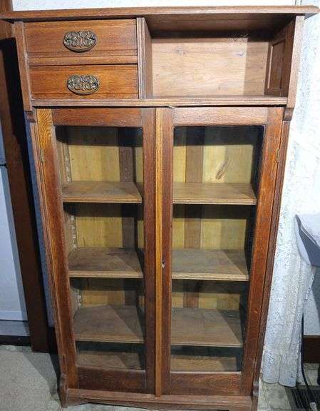 Oak Curio Cabinet From the Late 1900's  55"×32×12" Adjustable Shelves