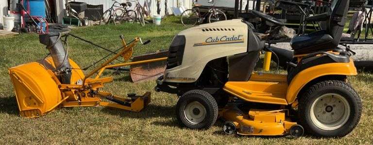 Cub Cadet GT 2550 & Cub Cadet 41” Snowblower 528 Hours Runs & Mows
