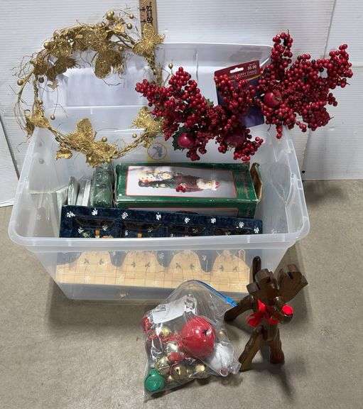 Assorted Christmas Items - Sherwood Auctions