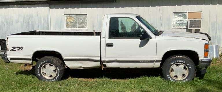 1998 Chevy 1500 z71 4x4 W/ Topper 204,603 Miles