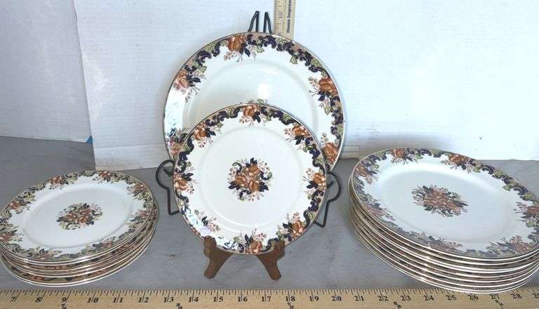 John Maddock Sons Royal Vitreous England 10 Dinner Plates & 8 Dessert Plates