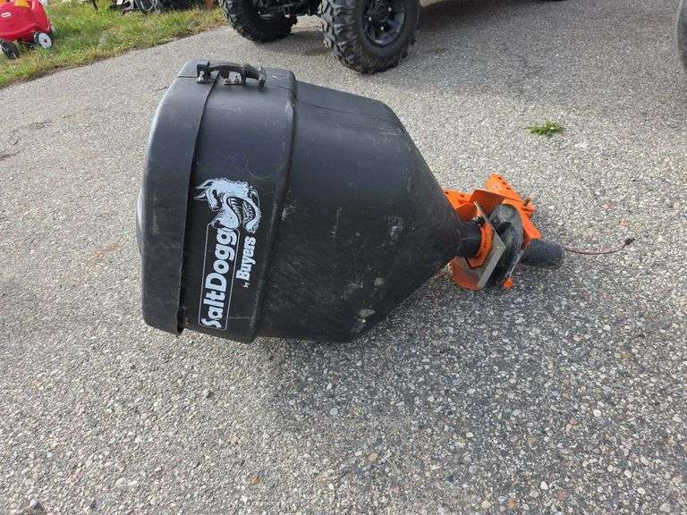 SaltDogg Reese Hitch Spreader (Owner advised was working when removed)