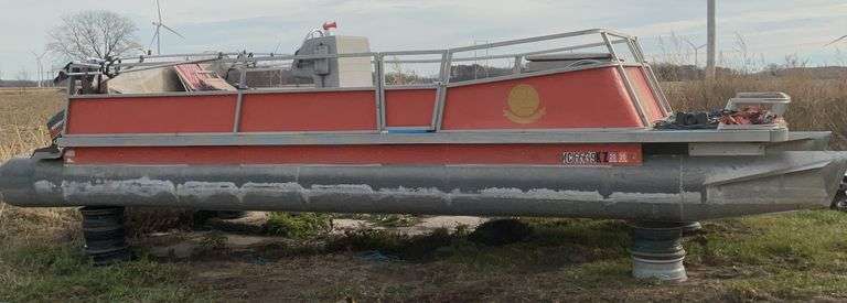 1979 Crest 25’ Pontoon Boat No Running  NO Trailer