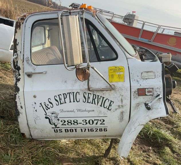 1989 GMC 7000 Cab Has Title