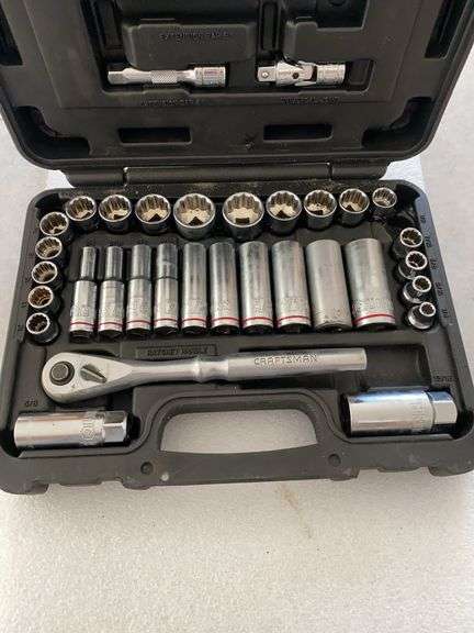 Quinn 32 pc Ratchet & Socket Set.