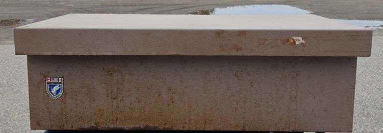 Locking Gun Vault with 2 Keys