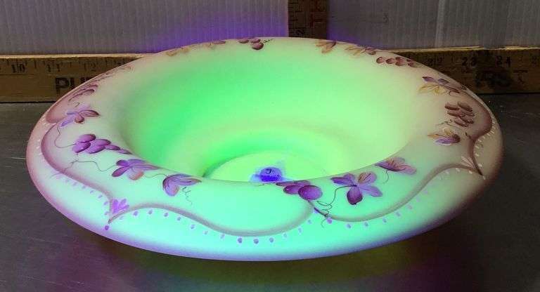 Annual Fenton & Collector Glassware & Michigan Light House Online Auction! (St. Louis MI)