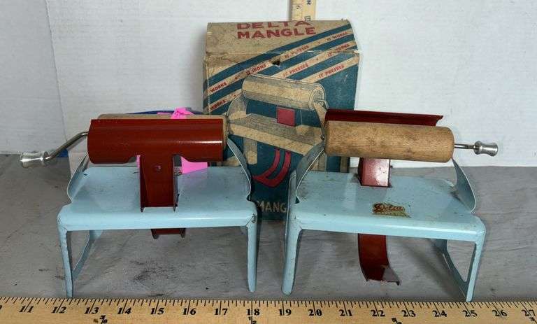 The Delta Toy Mangle 
Ironer/ Presses Child's Toy