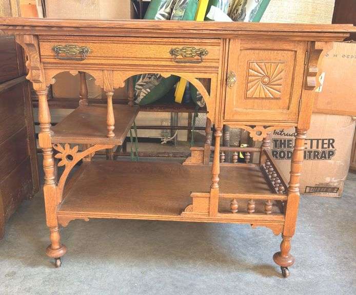 Beautiful Antique Victorian ornate Sold Oak Table 31”T X 36”W X 24”W