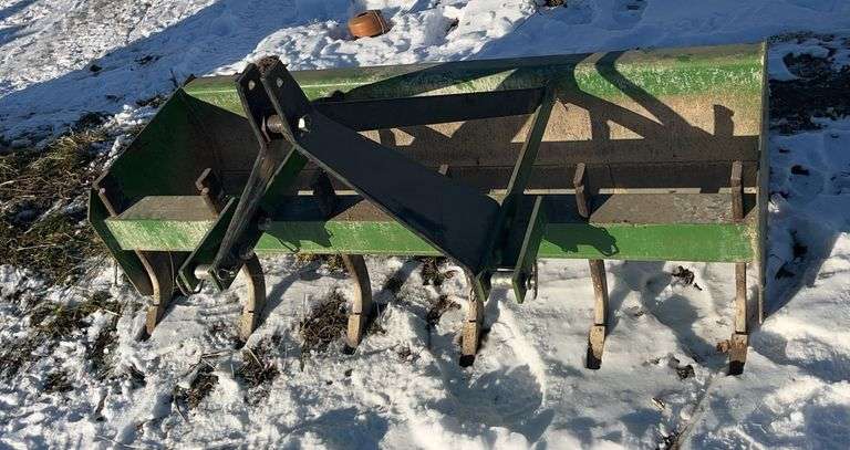 50A John Deere 5 1/2‘ Box Blade w/ Six Scabbard Teeth