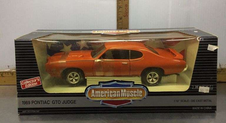 ERTL American Muscle 1/18 - Pontiac GTO Street Machines 1969 Rose - Miniature