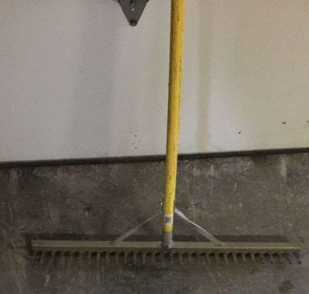 Yardmaster Rake Yard Master Metal Rake - Sherwood Auctions