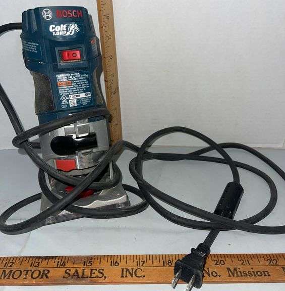 Bosch 1 HP Palm Router- has power - Sherwood Auctions