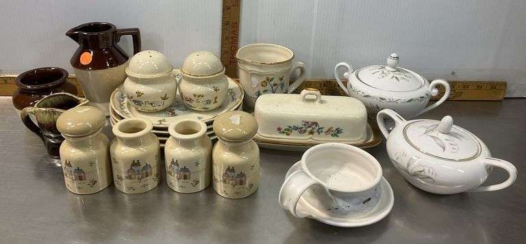 International Heartland Dish Set, Sugar Bowls & More - Sherwood Auctions