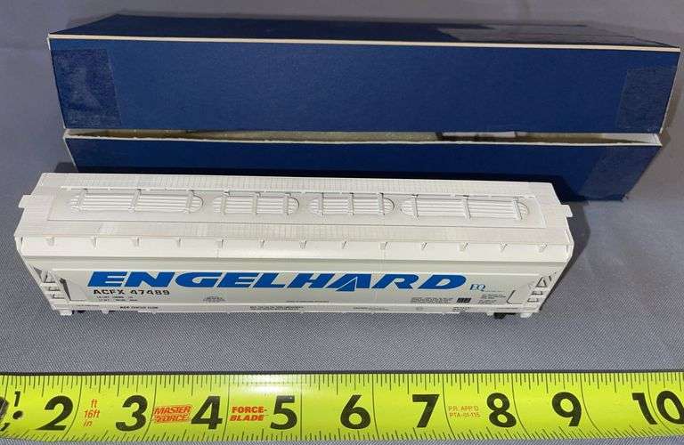 Engelhard 3-Bay Covered Hopper 55’ ACF Center Flow #47498 HO Scale