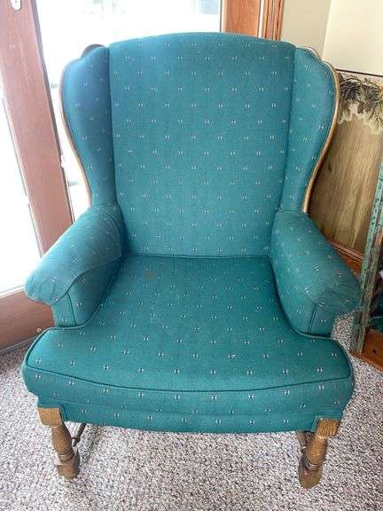 Victorian Style Statement Chair (39”x29”x26”)