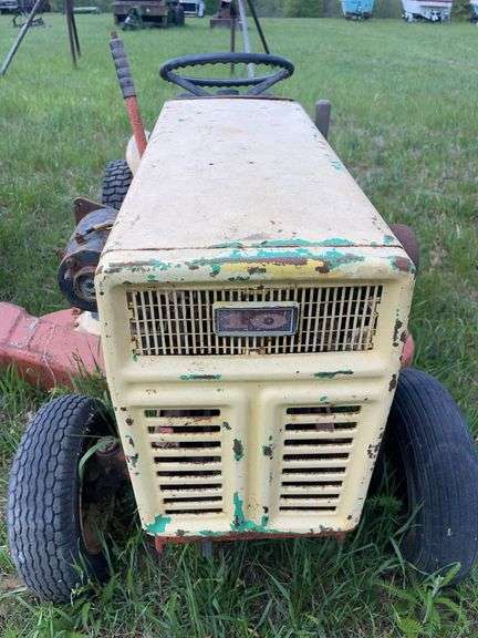 Gilson 10 HP Lawn Tractor w/ Briggs & Stratton Engine- non running ...