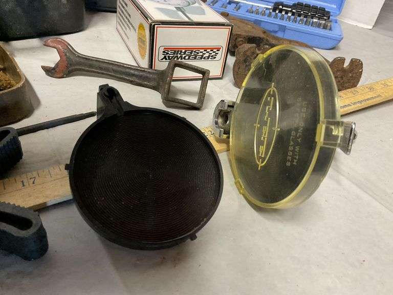 Shotgun Ammo Box, Hatchet & Knives Set, Lee Auto Primer