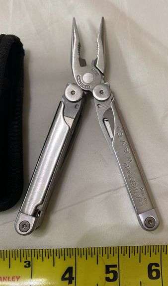 Leatherman Wave Multi-Tool w/ Case