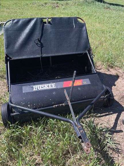 Huskee 1.7 Cu. Ft. 4’ Lawn Sweep