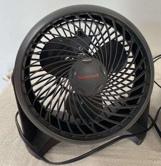 Two Fans, has power when plugged in