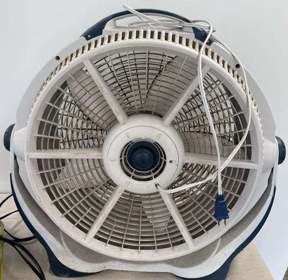 Two Fans, has power when plugged in