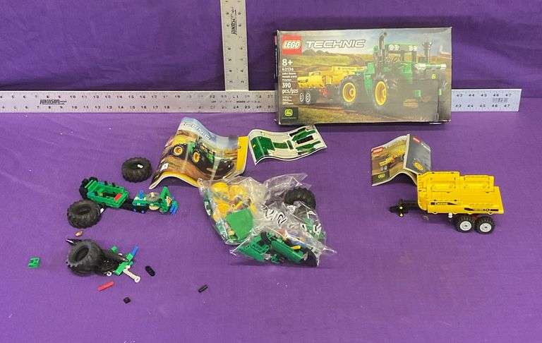 Lego Technic John Deere 9620R & Trailer
