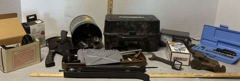 Shotgun Ammo Box, Hatchet & Knives Set, Lee Auto Primer