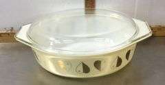 Golden Hearts PYREX Casserole Dish With Lid