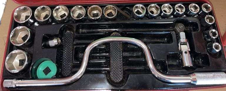 Stack-On 9”x19”x9” Toolbox + Contents & Amash Socket Wrench Set