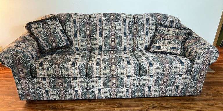 Simmons Hide-A-Bed Sofa (32”T,86”L,37”D)