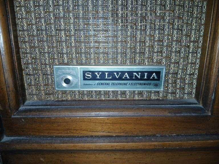 Sylvania Stereo & Record Player Console (has power) 48"×28"