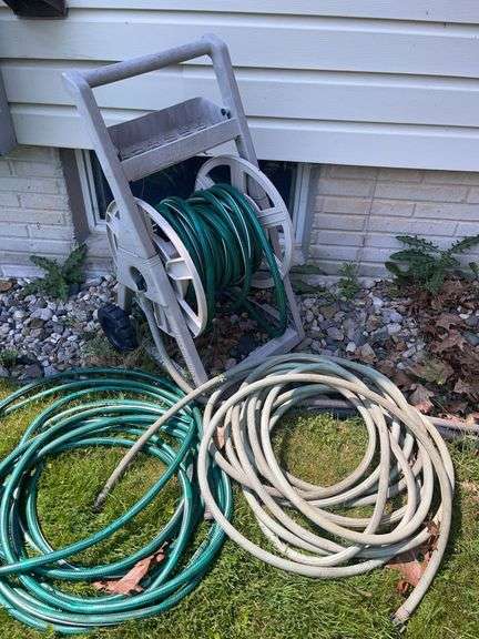 Suncast Hose Reel w/ Three Hoses