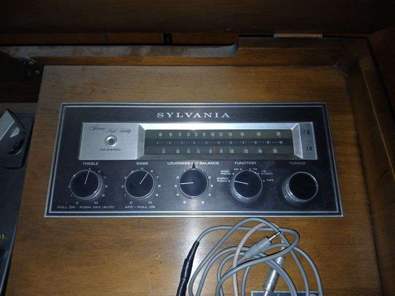 Sylvania Stereo & Record Player Console (has power) 48"×28"