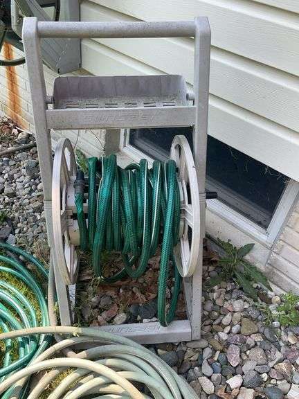 Suncast Hose Reel w/ Three Hoses