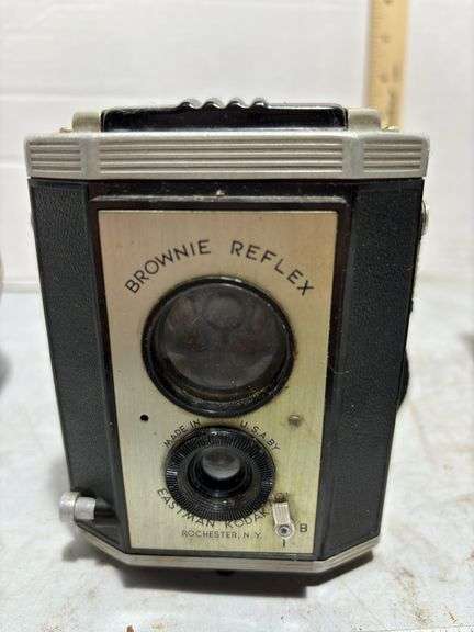Brownie Reflex Synchro Camera w/ Strap, Kodak Eight Model 25 8MM Movie Camera Video & Taron 35mm Cam